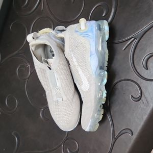 Nike Air VaporMax 2020 Flyknit summit white shoes CJ6741-100 Women's Size 8.5